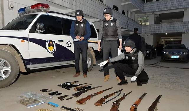 2009年,重庆涉黑二号人物被抓:为活命丑态百出,提供虚假视频