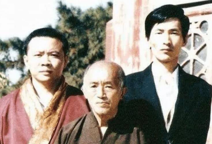 77岁还能二指禅倒立?海灯法师去世多年后,徒弟揭开真相:是假的