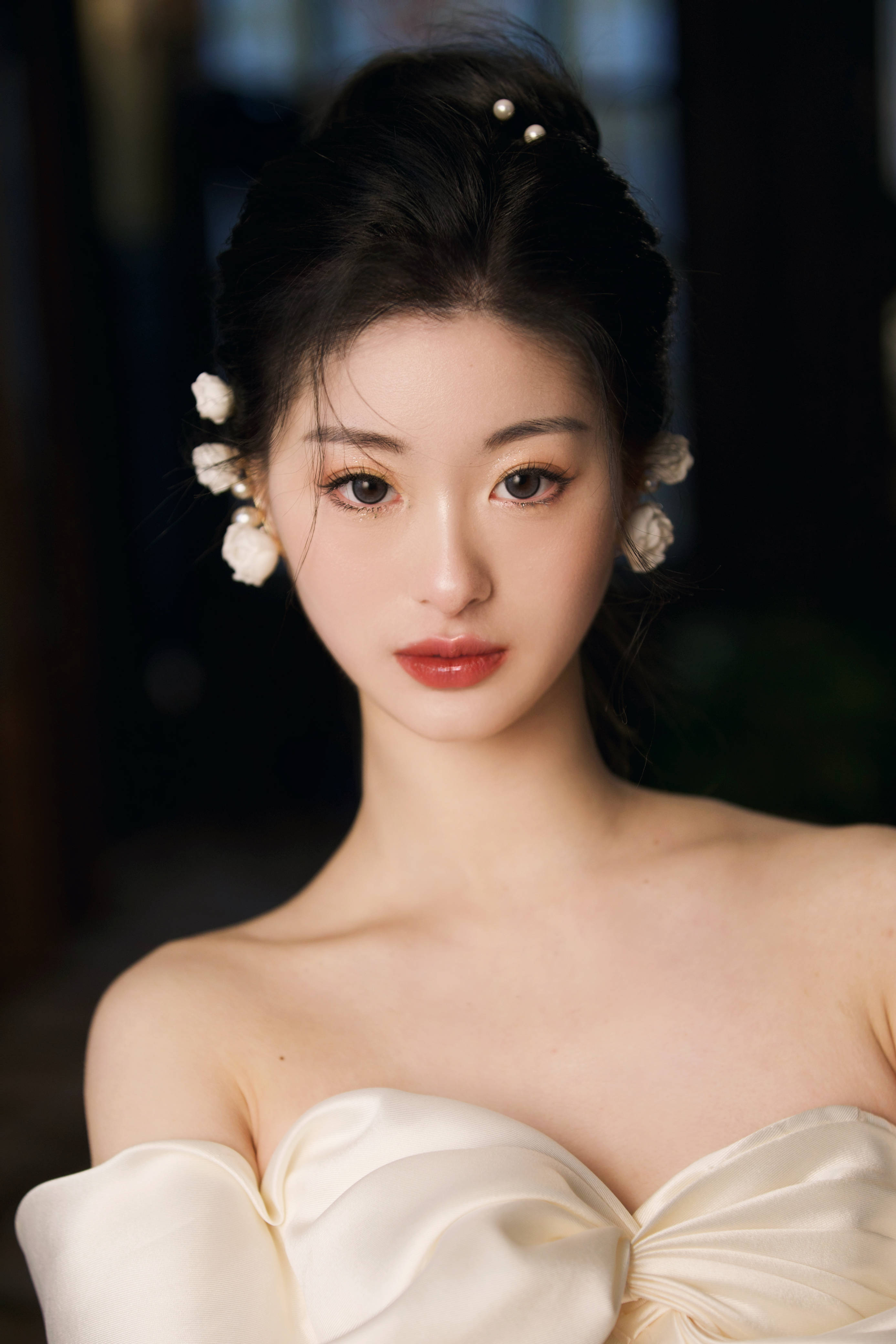 优雅大气再现东方美学丁戎融最新质感写真曝光引发热议