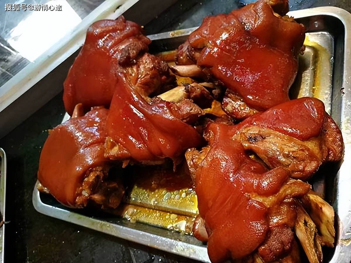 本 00 后美少女,被广东佛冈三州酱香猪蹄征服了!