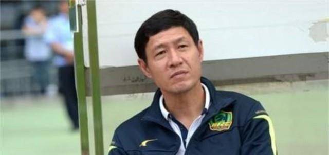 前国脚黎兵与歌星甘萍近况:他足球事业不顺利,她52岁仍显年轻