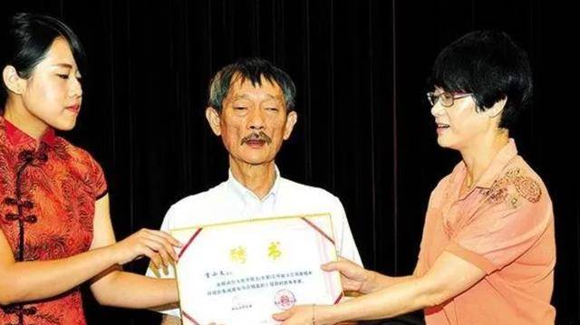"布衣院士"李小文:每天一斤二锅头,上课带酒壶,68岁不幸病逝