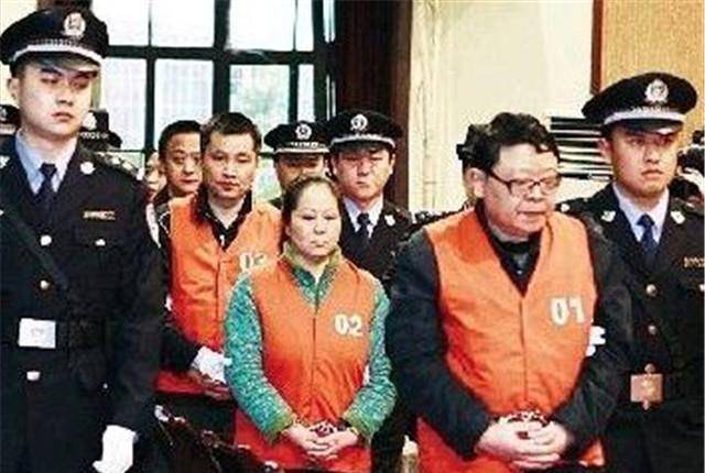 2009年,控制重庆生猪市场多年的"猪霸"王天伦,落入法网