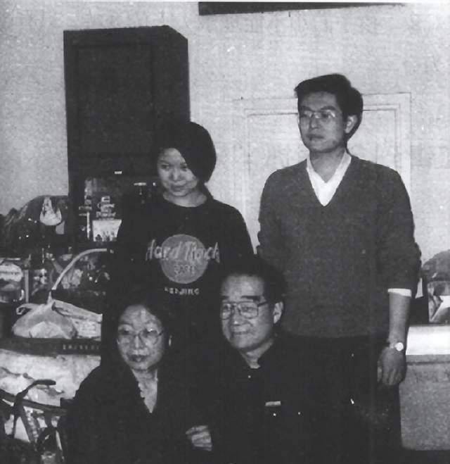得知儿子去创办公司,孔从洲对夫人说,令华的性格随你,我很担心