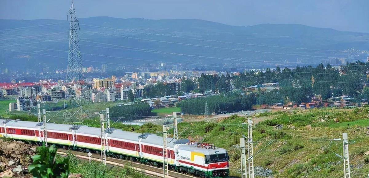 这条被誉为"非洲自由之路"的铁路,为坦赞两国的社会经济发展,以及