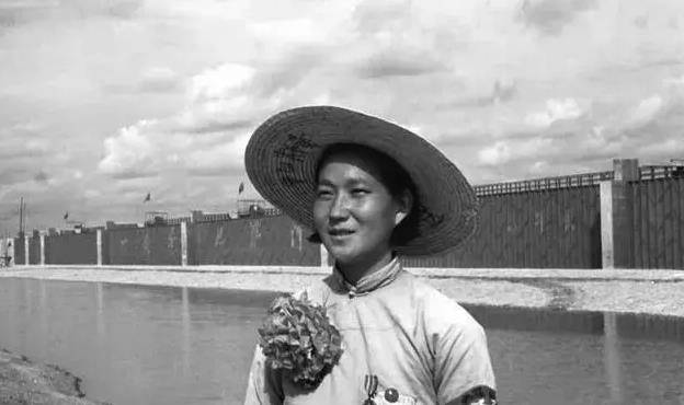 看纪录片时崩溃大哭:里面的劳模是我妻子_李秀英_冯学永_舅舅