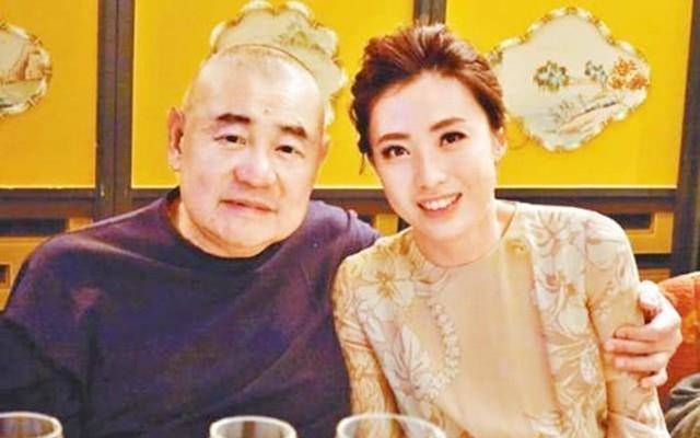 宝咏琴,是刘銮雄的第一任妻子,也是他人生中,算是最纯净的一段感情了.