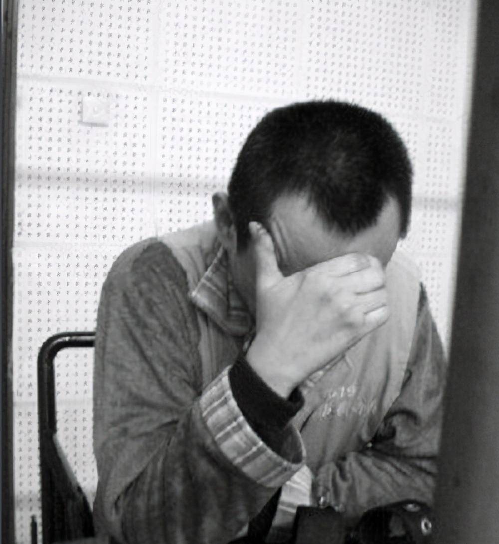 李代明身背19条人命,逃亡17年突然自首,自首后的一句话令人深思