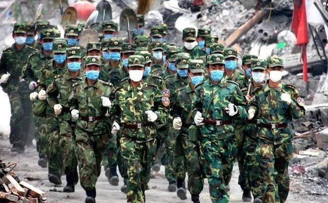 汶川地震,空降兵15勇士从4999米高空舍命盲跳,如今都是何职位?