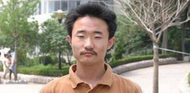山东省最牛高考状元,考749差一分满分,现在过得怎样?