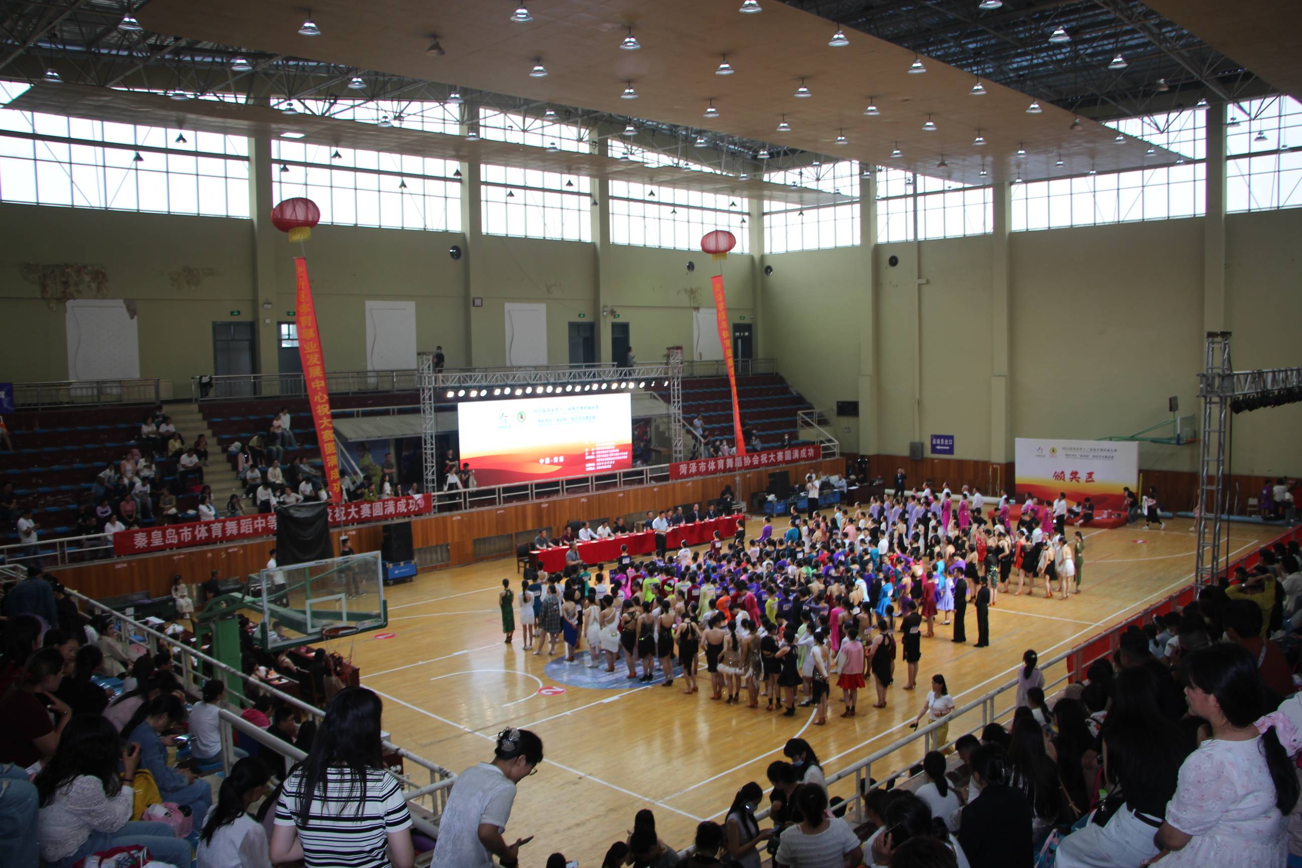 为普及体育舞蹈运动,进一步提高体育舞蹈技术水平, 5月26日,由菏泽市