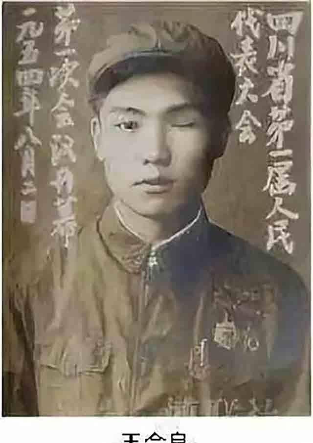 失明组长背起断腿副班长,向敌军发起最后冲锋,忘死精神撼动美军