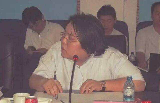被枪杀,娶女明星,10年败光百亿,被悬赏2162万通缉_集团_李海仓_山西省