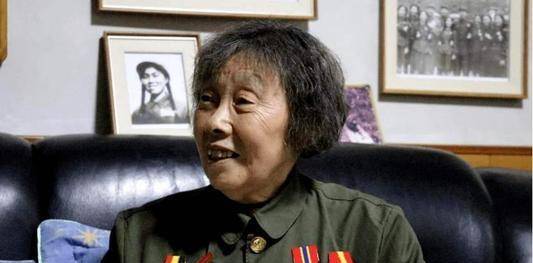 却隐姓埋名16年,身份暴露原因令人落泪_解秀梅_部队_老人家