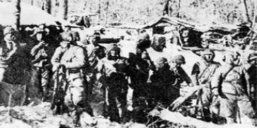 8位女战士毅然走进乌斯浑河,她们掩护的人中,竟然出现了叛徒