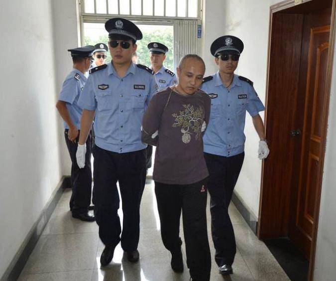 以前死刑犯都公众下处刑,为何现在枪决时,却不让民众围观了?