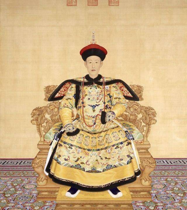 乾隆画像再值得一说的是,顺治专宠董鄂妃,众所周知,可是生前仍能让