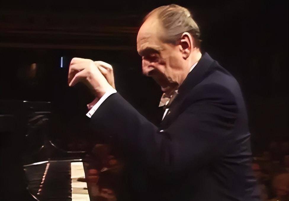 浅析肖邦音乐的英雄性与悲剧性