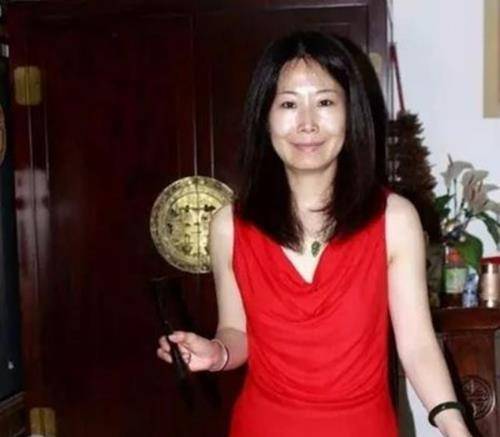 慈禧第五世外孙女,因长相酷似慈禧年轻的时候,被制片人邀请拍清宫戏