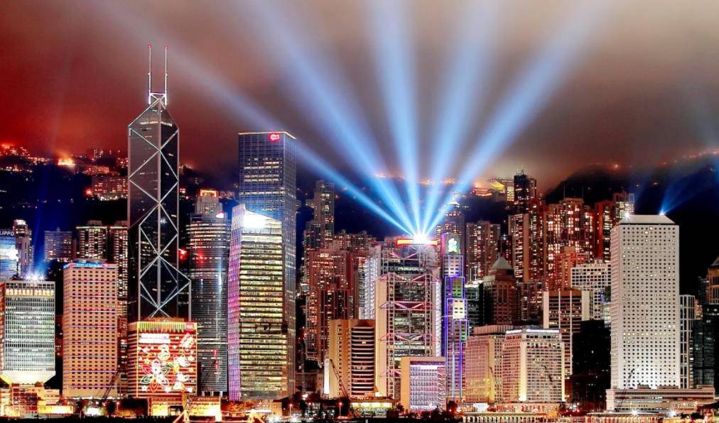 1997年香港回归前夜,英国30艘军舰犯境挑衅,中方:硬碰硬谁怕谁