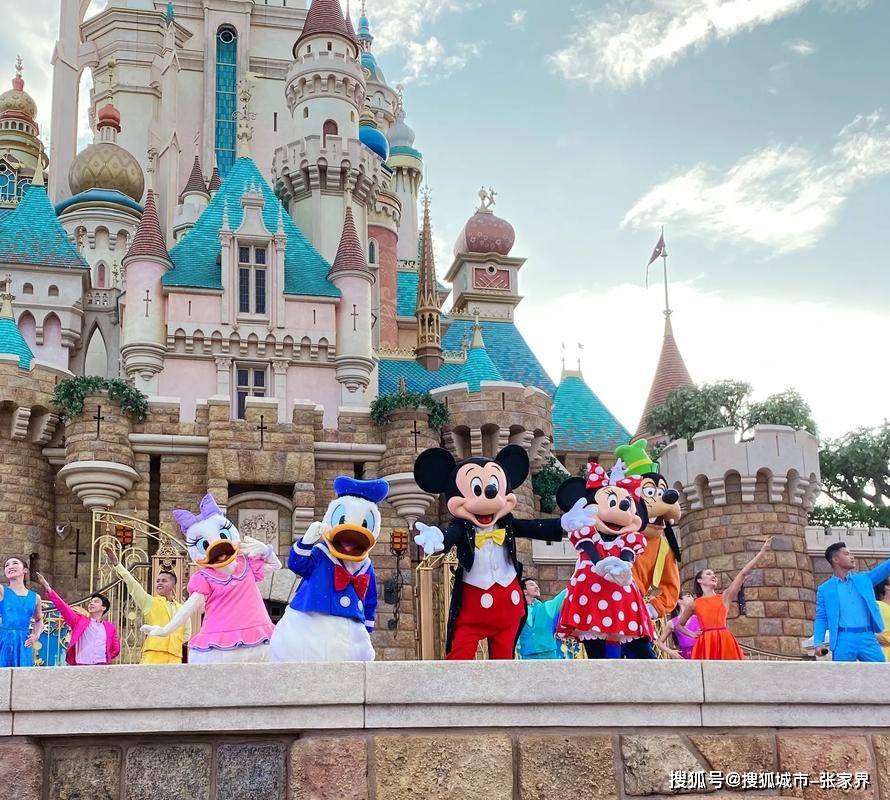 一提起迪士尼,我们脑海中总会浮现出梦幻城堡,米奇老鼠以及无数经典