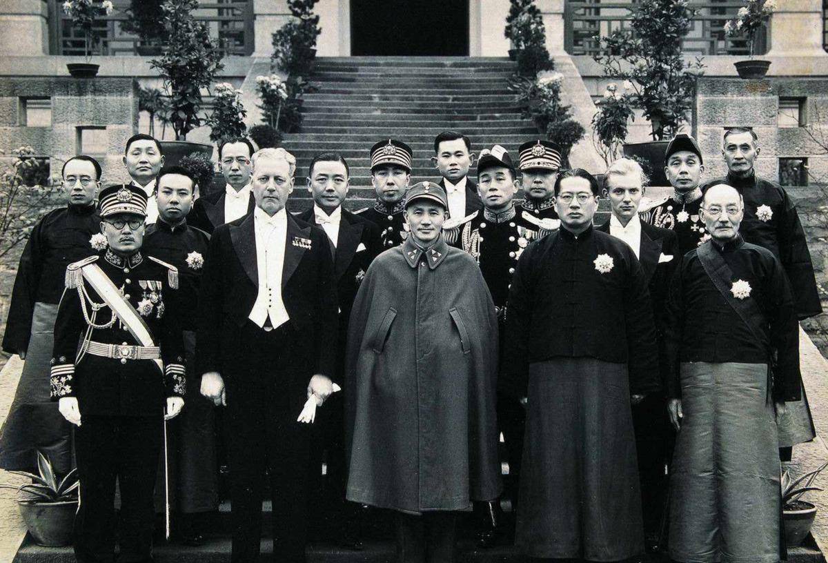 自己向蒋介石三令五申不能泄露行动计划,看来老蒋还是置若罔闻地把