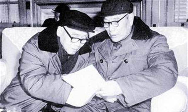 上海解放前夕,市长陈良四处寻找替死鬼,一眼相中我党地下同志