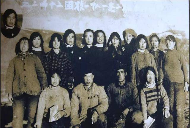 身怀六甲的孙龙珍坚定地说:"不,我是民兵,我应该去!