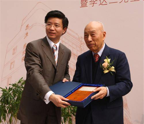 哥哥去世,遗产全部给弟弟;弟弟退休,又将千亿资产留给哥哥儿子_陈曾焘