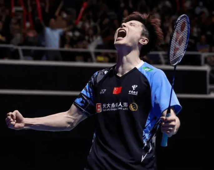 由于世界第一安赛龙退赛,李诗沣躺进争冠战,与老大哥石宇奇打响巅峰