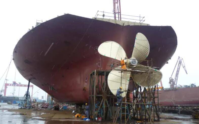 80年代052型驱逐舰桨叶漏油,瑞典商不认错,金矛将军:拿黑板来