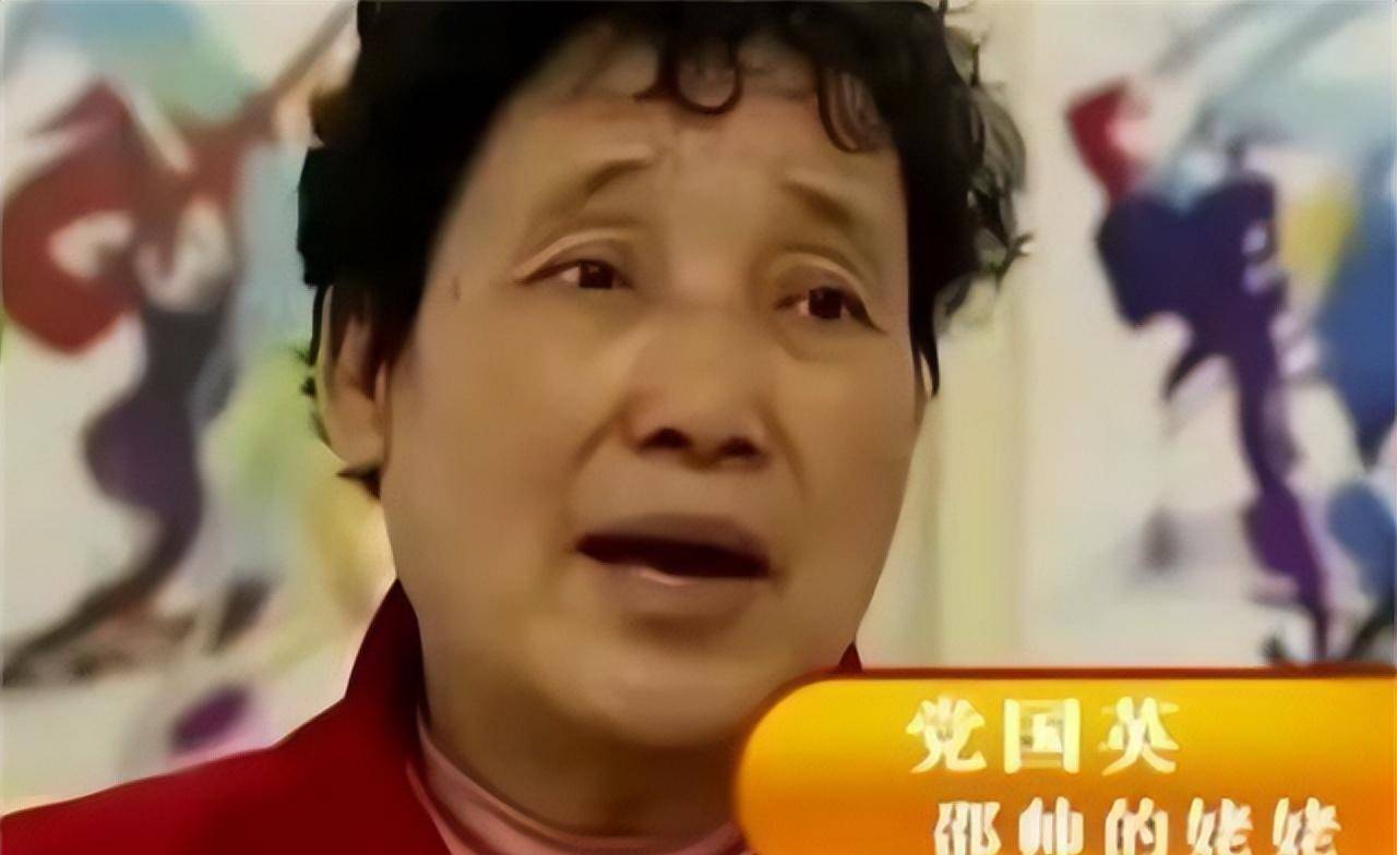 09年,64岁河南教师为42岁白血病女儿发出求救,含泪为其挑选寿衣_邵丹