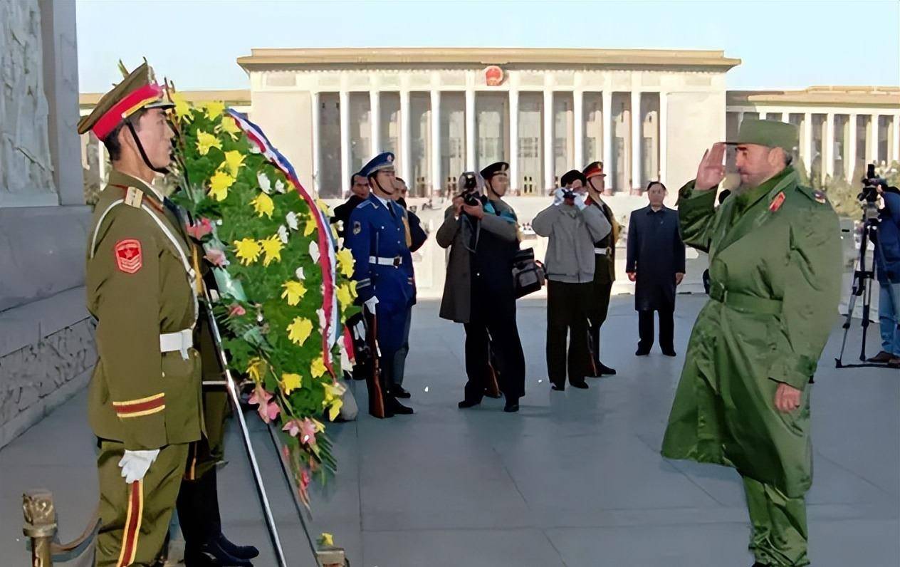 1995年卡斯特罗访华找出路,走遍北上广深后感慨:中国能媲美欧洲