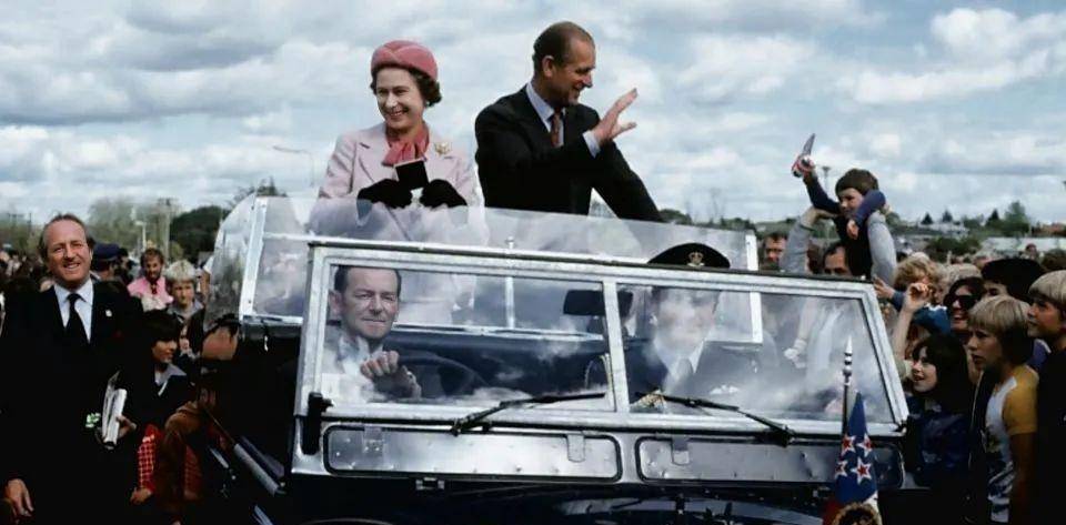 一年两次遇刺!两名17岁的少年为什么要向英国女王开枪?