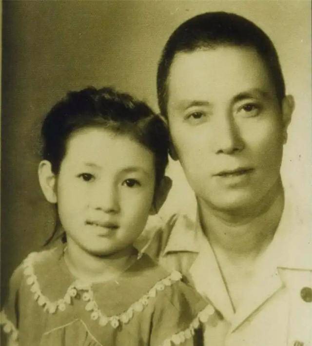 女儿刚刚夭折,丈夫就迷上貌美校花,妻子成全,他却牵挂妻子一生