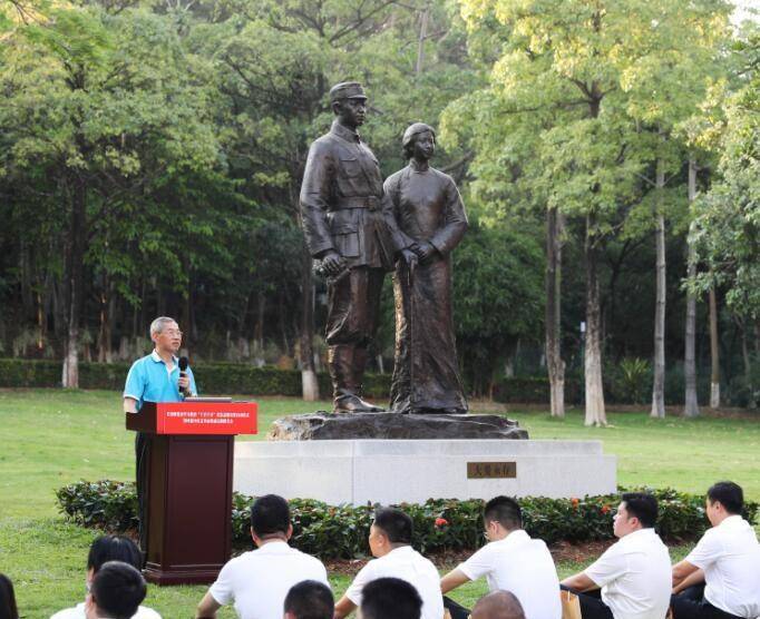 她颜值极高曾是校花,18岁时嫁给29岁丈夫,飞机遇难夫妻不幸牺牲