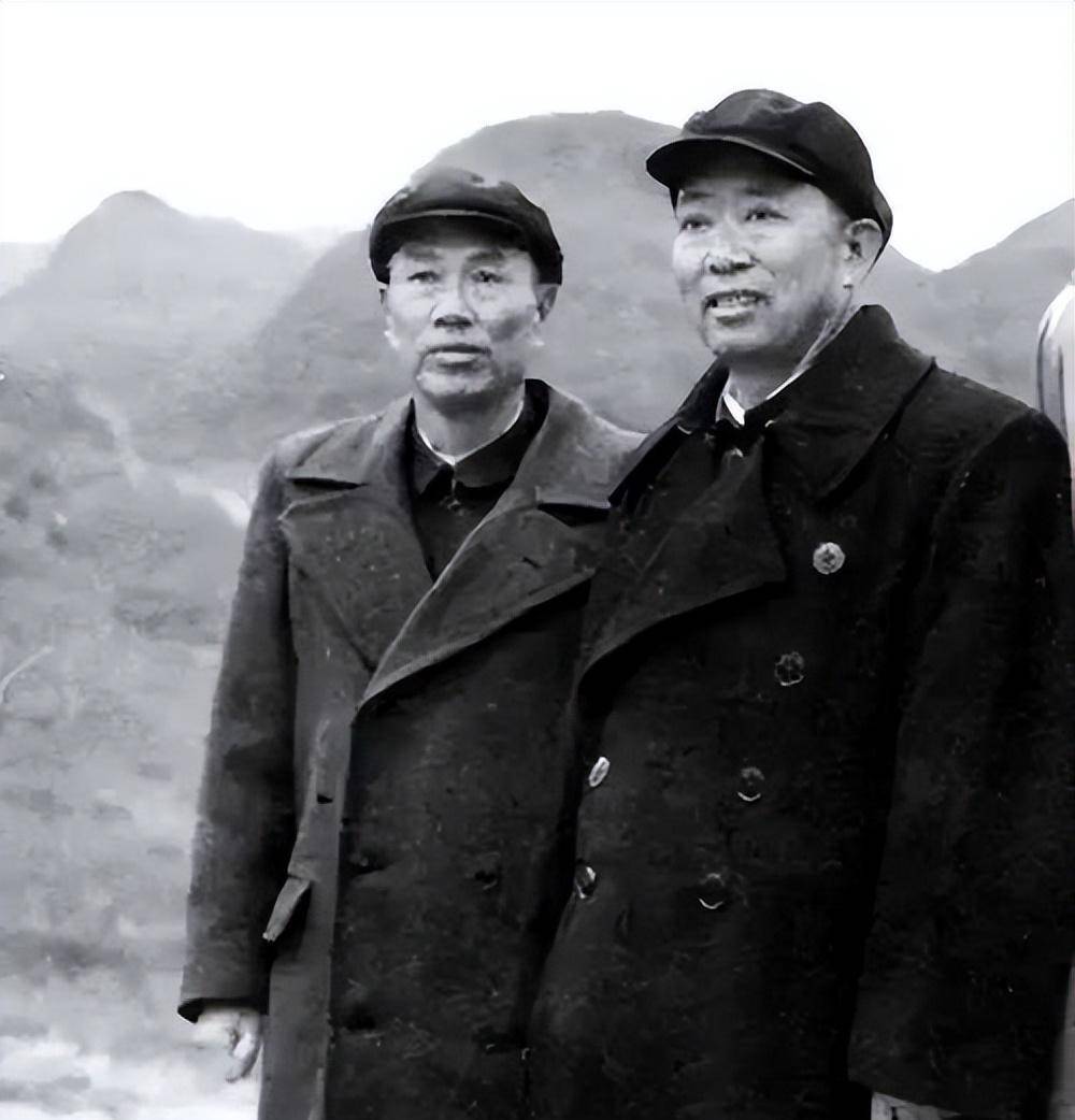 1949年广州解放,小战士指着报纸上的将军:这是我失散22年的父亲