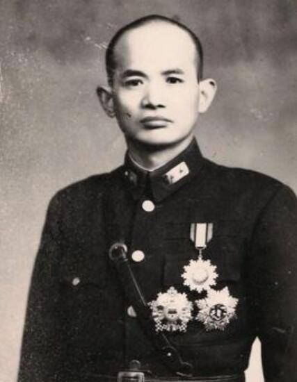 俞济时先后担任第74军军长,第36军团军团长,第21集团军副总司令,军事