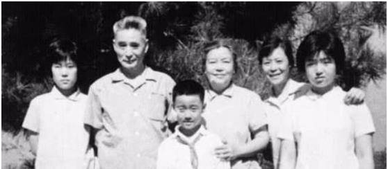 黄维被改造27年,出狱后研究"永动机",妻子却在团聚后一年离世