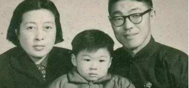 于丹背后的男人:在她跌落神坛的日子里,丈夫默默付出不离不弃