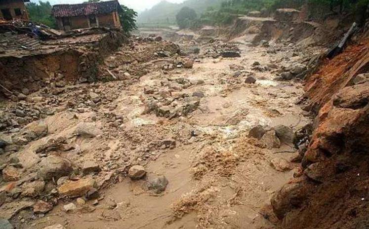 中国昔日第一石油城,石油开采成空城,由市降镇,房价不足1000元_玉门市