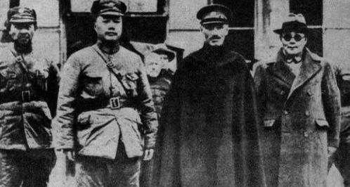 他是老蒋的顶级军师,曾助老蒋荡平民国群雄,死后老蒋逐渐玩完_蒋介石