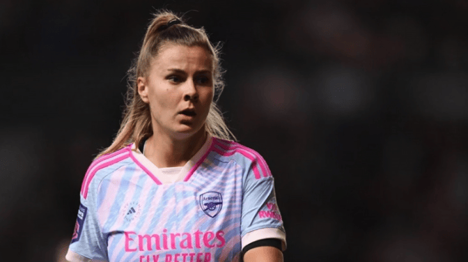 阿森纳女足官方:中场球员佩洛娃前十字韧带断裂!
