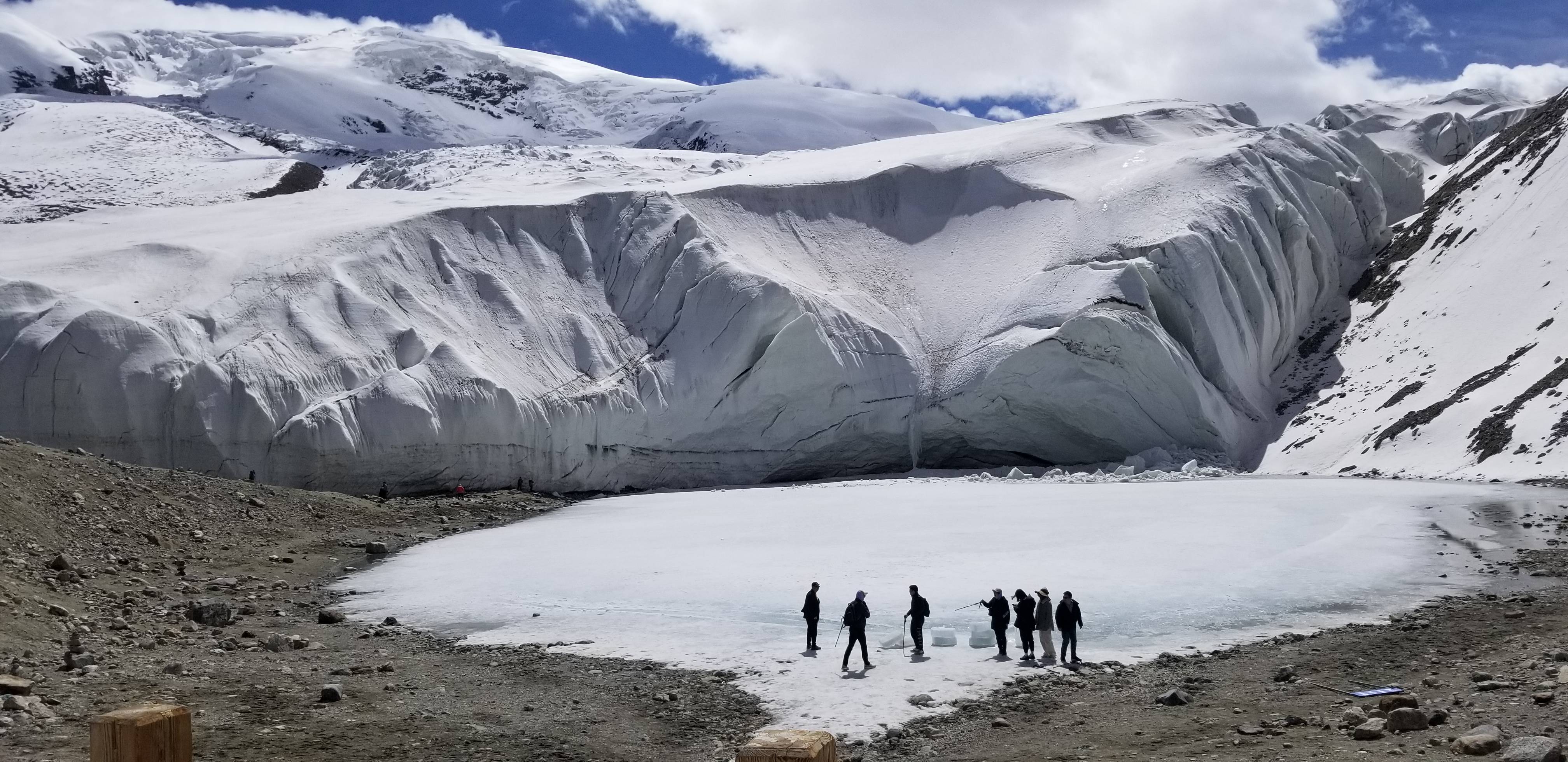 边境之旅冰封山脉图片