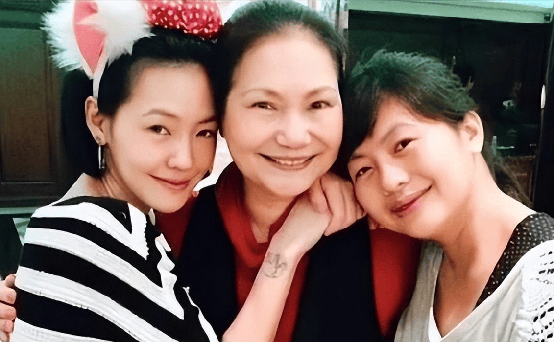 小s的45岁生日,大姐徐熙娴送祝福,大s带徐妈一起团聚!