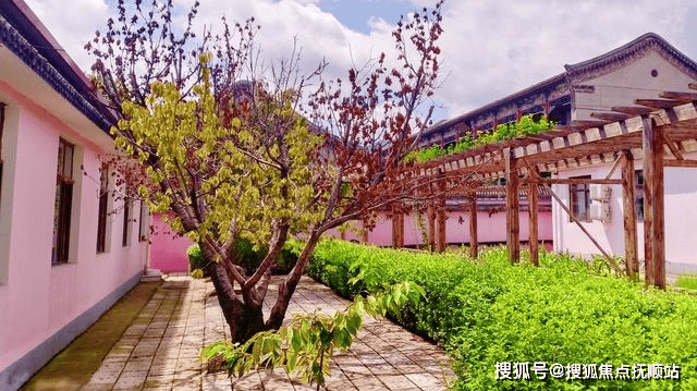 坐落于风景如画的昌平区崔村镇香堂村,是一家充满人文关怀与温馨氛围