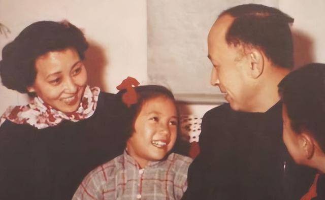 嫁给干哥哥钱学森,成就学生李双江,蒋英自己活成了一代传奇