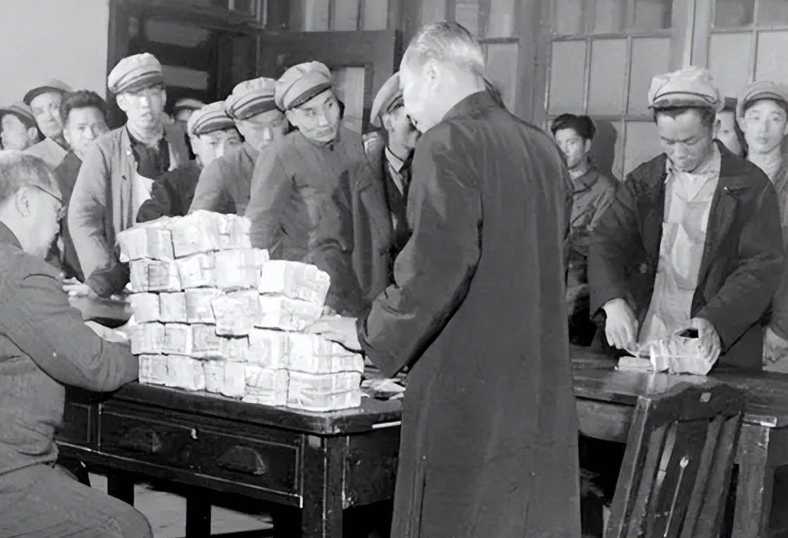 原创1948年,济南城破前老蒋请王耀武吃饭,他却对妻儿说:不要去台湾