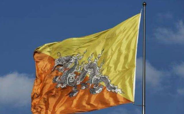 清朝已经彻底消失?该国家还在用清朝国旗,是唯一使用龙旗的国家