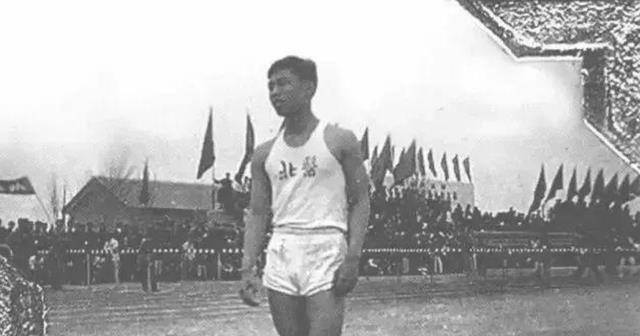 钟南山:小时候看武侠飞檐走壁,就打了一把伞从三楼跳了下去